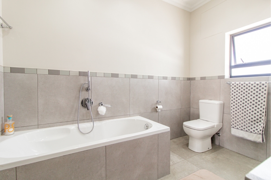 5 Bedroom Property for Sale in Da Gama Bay Western Cape